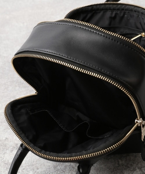 A part by(アパートバイ)の「レザースクエアミニバッグ/WEB先行予約(バッグ・オフホワイト/ブラック/グリーン・F)」の7枚目の写真