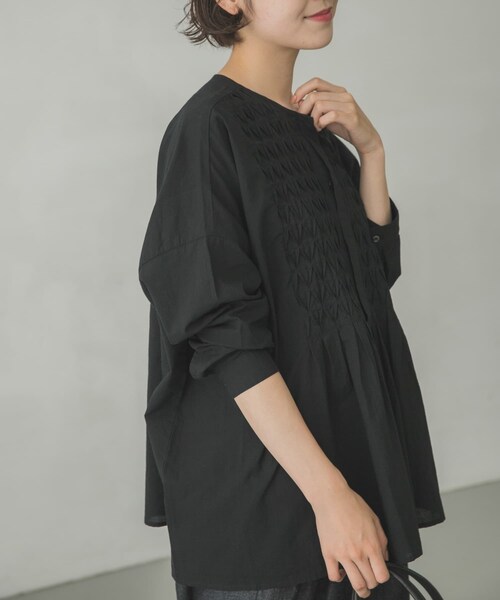 かぐれ（カグレ）の「コットンピンタックブラウス（その他・レディース・OFF WHITE/BLACK・FREE）」の3枚目の写真