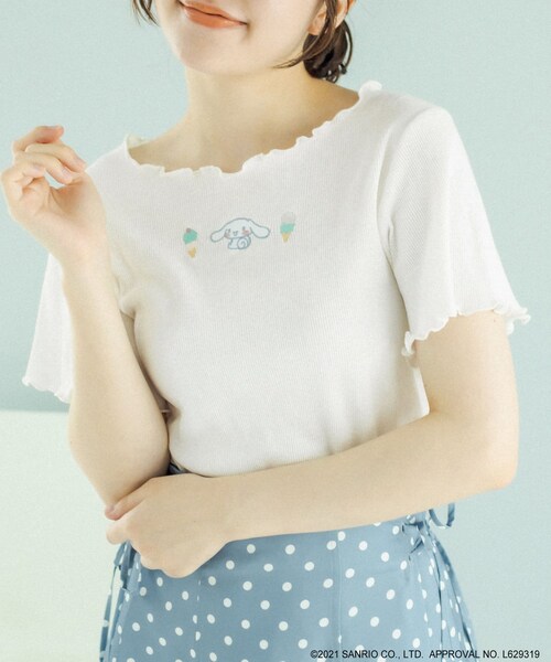 OLIVE des OLIVE(オリーブデオリーブ)の「シナモロールテレコプルオーバー(Tシャツ/カットソー・レディース・オフホワイト/サックスブルー・FREE)」の2枚目の写真