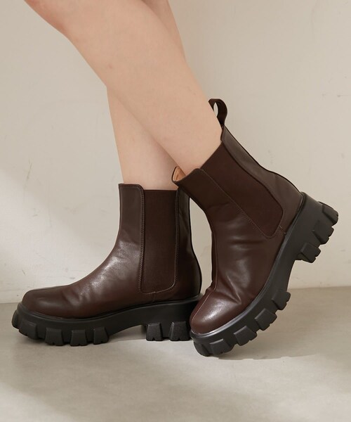 Chico(チコ)の「サイドゴアボリュームショートブーツ(ブーティ・レディース・アイボリー/ブラウン/ブラック・S/M/L)」の1枚目の写真