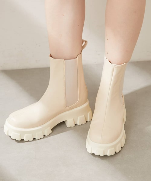 Chico(チコ)の「サイドゴアボリュームショートブーツ(ブーティ・レディース・アイボリー/ブラウン/ブラック・S/M/L)」の3枚目の写真