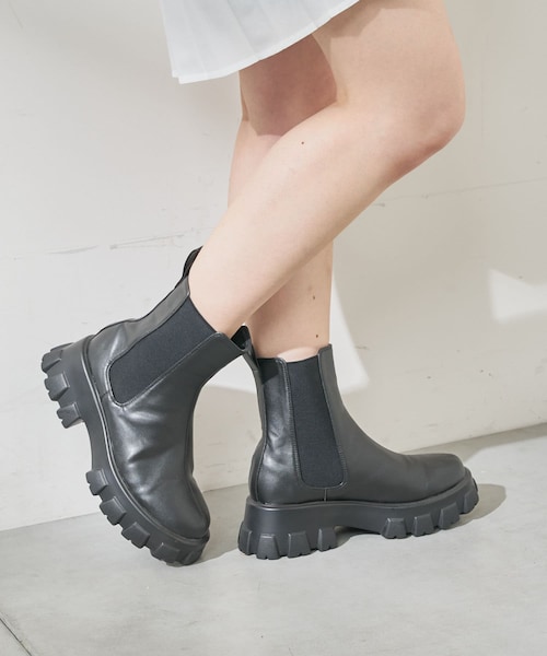 Chico(チコ)の「サイドゴアボリュームショートブーツ(ブーティ・レディース・アイボリー/ブラウン/ブラック・S/M/L)」の2枚目の写真