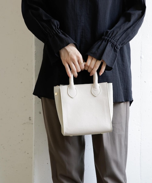 MARCO BIANCHINI(マルコビアンチーニ)の「MARCO BIANCHINI 2way キューブショルダーバッグ(その他・レディース・CAMEL/OFF WHITE/BLACK・FREE)」の2枚目の写真