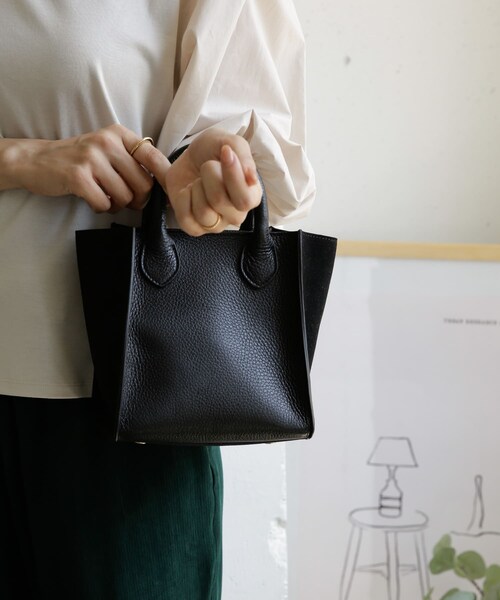 MARCO BIANCHINI(マルコビアンチーニ)の「MARCO BIANCHINI 2way キューブショルダーバッグ(その他・レディース・CAMEL/OFF WHITE/BLACK・FREE)」の3枚目の写真