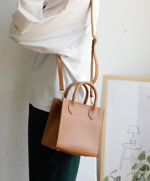 MARCO BIANCHINI(マルコビアンチーニ)の「MARCO BIANCHINI 2way キューブショルダーバッグ(その他・レディース・CAMEL/OFF WHITE/BLACK・FREE)」の1枚目の写真