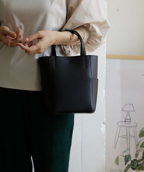 MARCO BIANCHINI(マルコビアンチーニ)の「【WEB限定】MARCO BIANCHINI 2way スクエアショルダーバッグ(その他・レディース・C.ZUCCHERO/NERO/L.BEIGE/CAMEL・FREE)」の4枚目の写真