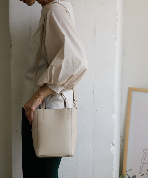 MARCO BIANCHINI(マルコビアンチーニ)の「【WEB限定】MARCO BIANCHINI 2way スクエアショルダーバッグ(その他・レディース・C.ZUCCHERO/NERO/L.BEIGE/CAMEL・FREE)」の2枚目の写真