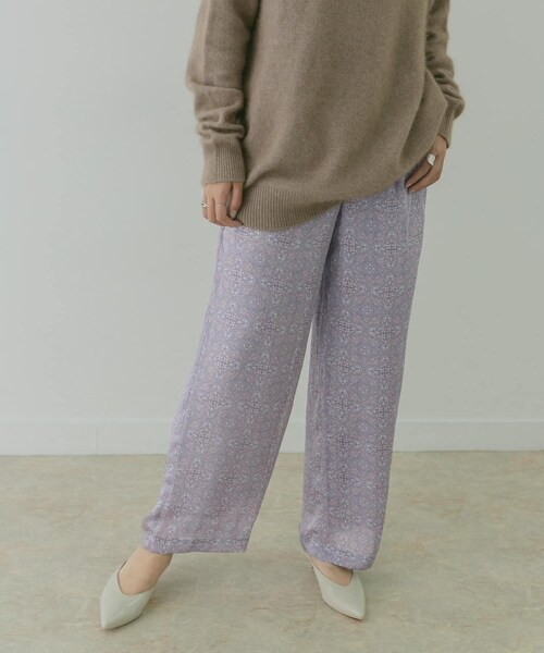 KBF+（ケービーエフプラス）の「KBF+ ダマスクプリントパンツ（その他・レディース・Y.GREEN/PURPLE・one）」の2枚目の写真