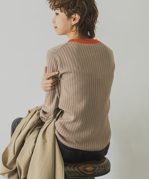 URBAN RESEARCH(アーバンリサーチ)の「【WEB限定】バイカラーコンパクトリブニット(その他・レディース・BEIGE×ORG/OFF×GREGE/BLACK×GRN・FREE)」の8枚目の写真