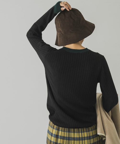 URBAN RESEARCH(アーバンリサーチ)の「【WEB限定】バイカラーコンパクトリブニット(その他・レディース・BEIGE×ORG/OFF×GREGE/BLACK×GRN・FREE)」の17枚目の写真