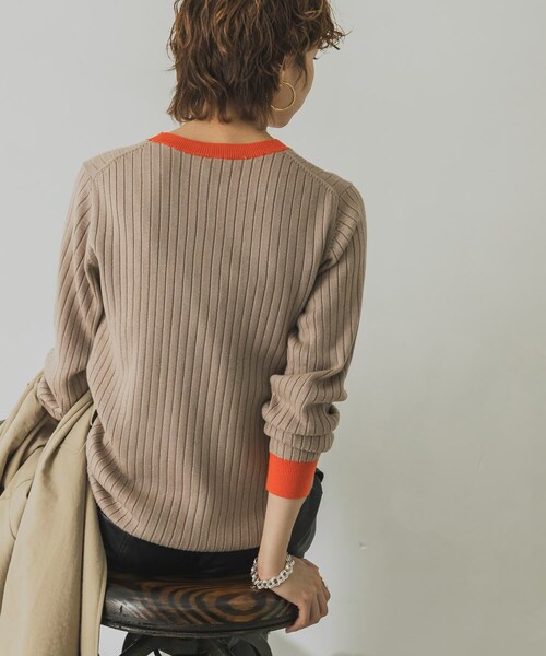 URBAN RESEARCH(アーバンリサーチ)の「【WEB限定】バイカラーコンパクトリブニット(その他・レディース・BEIGE×ORG/OFF×GREGE/BLACK×GRN・FREE)」の7枚目の写真