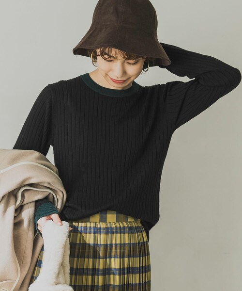 URBAN RESEARCH(アーバンリサーチ)の「【WEB限定】バイカラーコンパクトリブニット(その他・レディース・BEIGE×ORG/OFF×GREGE/BLACK×GRN・FREE)」の15枚目の写真
