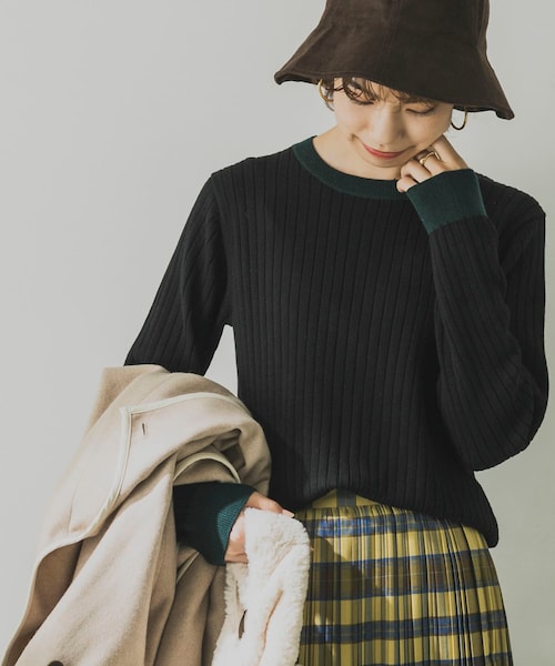 URBAN RESEARCH(アーバンリサーチ)の「【WEB限定】バイカラーコンパクトリブニット(その他・レディース・BEIGE×ORG/OFF×GREGE/BLACK×GRN・FREE)」の3枚目の写真