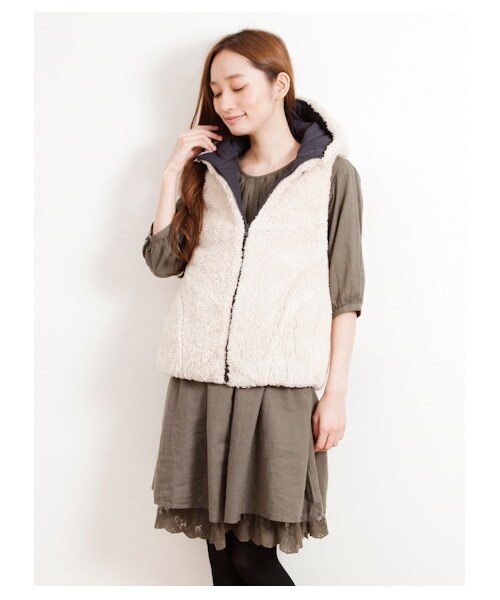 Green Parks fuuwa(グリーンパークスフーワ)の「Aボアリバーシブルベスト(ベスト・レディース・ベージュ/ネイビー/Black Watch Green・13/17)」の12枚目の写真