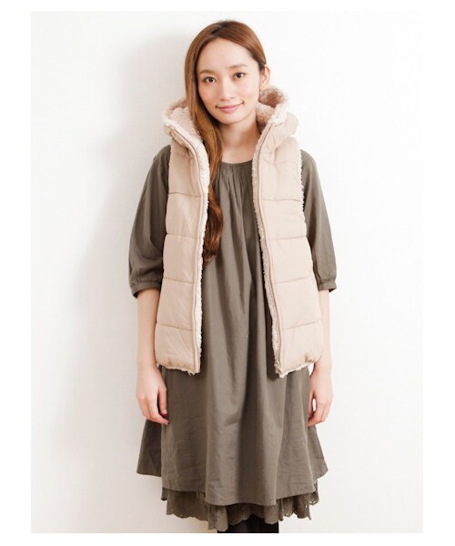 Green Parks fuuwa(グリーンパークスフーワ)の「Aボアリバーシブルベスト(ベスト・レディース・ベージュ/ネイビー/Black Watch Green・13/17)」の10枚目の写真