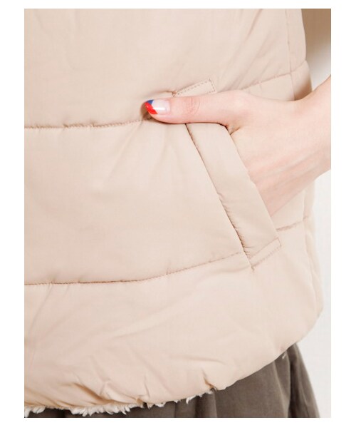 Green Parks fuuwa(グリーンパークスフーワ)の「Aボアリバーシブルベスト(ベスト・レディース・ベージュ/ネイビー/Black Watch Green・13/17)」の8枚目の写真