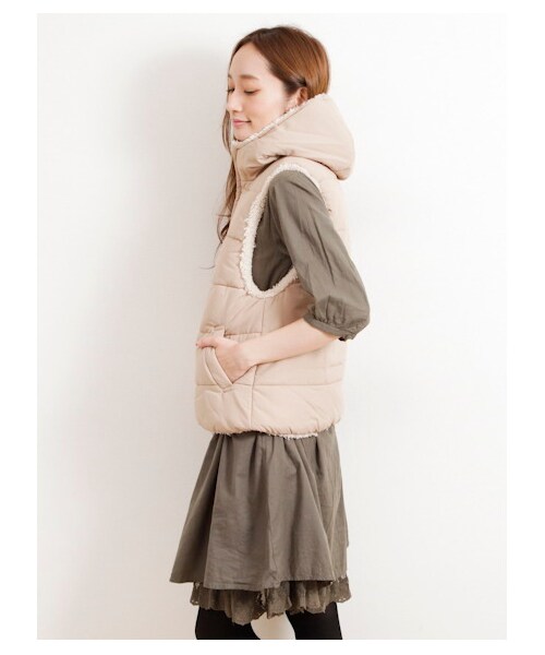 Green Parks fuuwa(グリーンパークスフーワ)の「Aボアリバーシブルベスト(ベスト・レディース・ベージュ/ネイビー/Black Watch Green・13/17)」の5枚目の写真