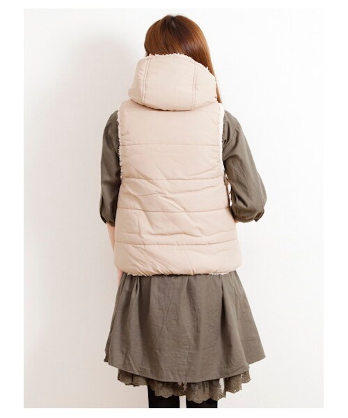 Green Parks fuuwa(グリーンパークスフーワ)の「Aボアリバーシブルベスト(ベスト・レディース・ベージュ/ネイビー/Black Watch Green・13/17)」の6枚目の写真