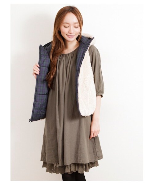 Green Parks fuuwa(グリーンパークスフーワ)の「Aボアリバーシブルベスト(ベスト・レディース・ベージュ/ネイビー/Black Watch Green・13/17)」の13枚目の写真