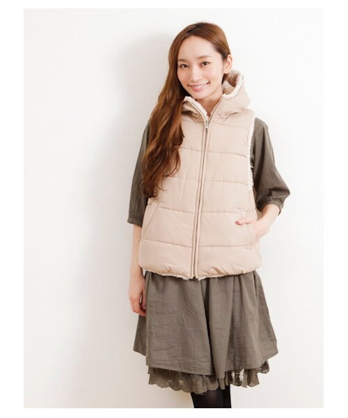 Green Parks fuuwa(グリーンパークスフーワ)の「Aボアリバーシブルベスト(ベスト・レディース・ベージュ/ネイビー/Black Watch Green・13/17)」の4枚目の写真