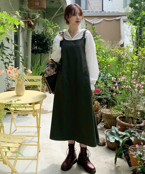 DHOLIC STYLE（ディーホリックスタイル）の「[66girls] バックゴムサロペットフレアスカート（サロペット/オーバーオール・レディース・ベージュ/グリーン・ONESIZE）」の2枚目の写真