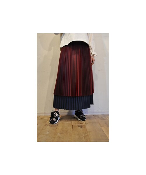 --（--）の「ダブルプリーツスカート（スカート・レディース・グレー/レッド・one）」の2枚目の写真
