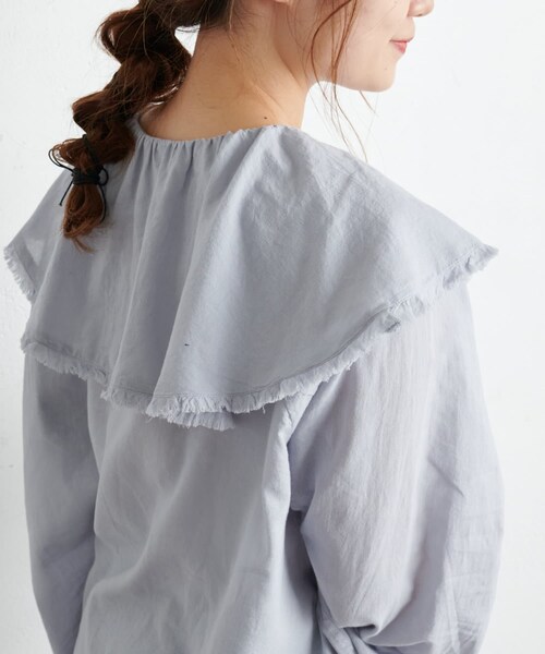 PUAL CE CIN（ピュアルセシン）の「BIG襟ガーゼ前開きブラウス（シャツ/ブラウス・レディース・ナチュラル/サックスブルー/キャメル/ブラック・FREE）」の2枚目の写真