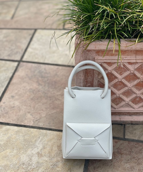 RIVE DROITE（リヴドロワ）の「【ADD CULUMN(アドカラム)】別注PACKETバッグS（トートバッグ・オフホワイト/グレージュ/レッド・S）」の2枚目の写真