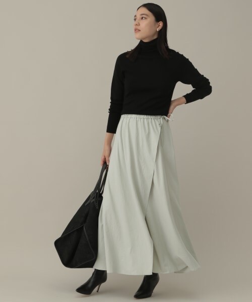 新品未使用⭐︎chaos 18G梳毛クルーネックニットプルオーバーライトベージュ Chaos（カオス）の「18G梳毛タートルネックニットプルオーバー