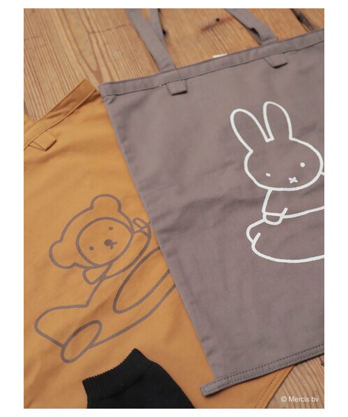 Green　Parks（グリーンパークス）の「■miffy コレクターズサックDickBruna（財布/小物・グレー/マスタード・F）」の2枚目の写真
