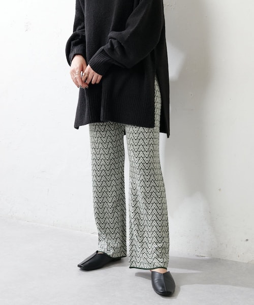 DISCOAT（ディスコート）の「【WEB限定】幾何学柄ニットパンツ（その他パンツ・レディース・ブラック/グリーン/ブラウン/ライトベージュ・F）」の3枚目の写真