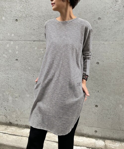 BEARDSLEY(ビアズリー)の「イニシャル刺繍シンプルロンT(Tシャツ/カットソー・レディース・ホワイト/ブラック・F)」の1枚目の写真