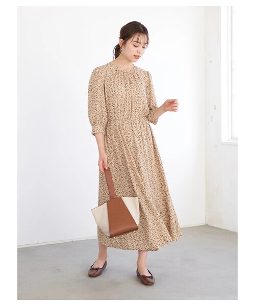 earth music&ecology（アースミュージックアンドエコロジー）の「ヴィンテージライクフラワーワンピース（ワンピース/ドレス・ブラック/ライトベージュ/ピスタチオ・F）」の9枚目の写真