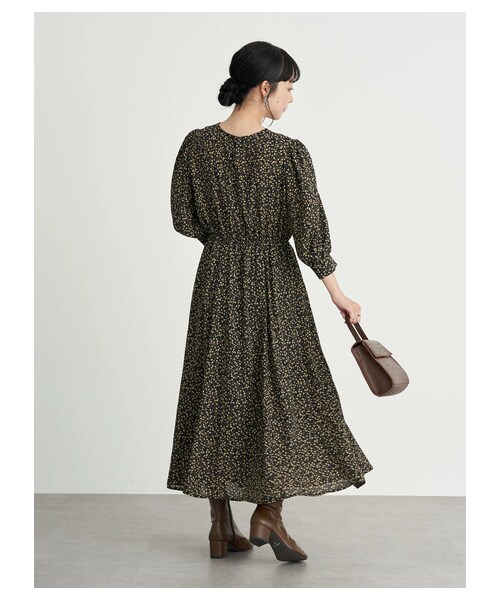 earth music&ecology（アースミュージックアンドエコロジー）の「ヴィンテージライクフラワーワンピース（ワンピース/ドレス・ブラック/ライトベージュ/ピスタチオ・F）」の16枚目の写真