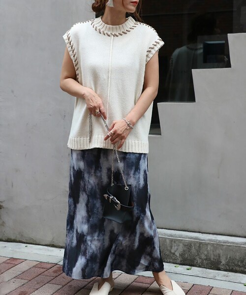 Sheson(シーズン)の「ハンドステッチニットベスト(ベスト・レディース・ブラック/ホワイト/グリーン・F)」の2枚目の写真