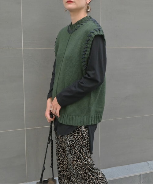 Sheson(シーズン)の「ハンドステッチニットベスト(ベスト・レディース・ブラック/ホワイト/グリーン・F)」の3枚目の写真