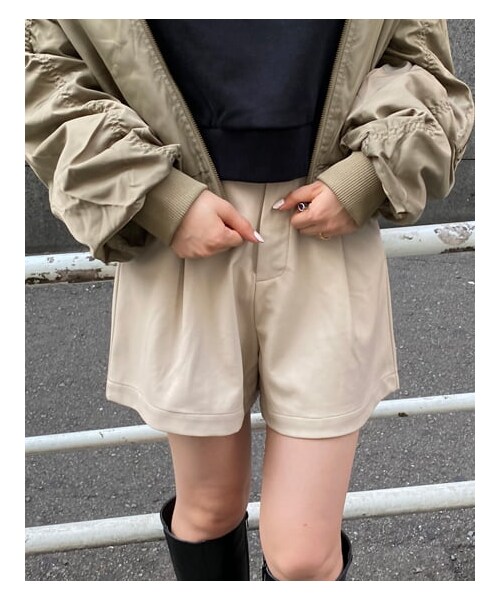 INGNI(イング)の「フェイクレザーキュロット/パンツ(パンツ・レディース・アイボリー/クロ/ブラウン・F)」の15枚目の写真