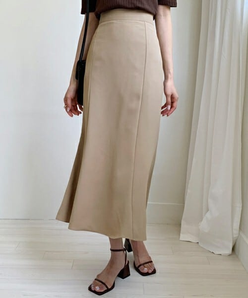 DHOLIC(ディーホリック)の「フレアロングスカート・全5色(スカート・レディース・ブラウン/ホワイト/ブラック/ベージュ/グレー・ONESIZE)」の5枚目の写真