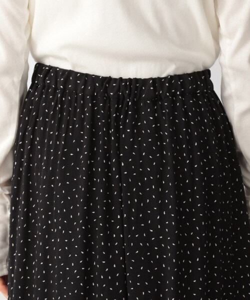 LOWRYS FARM（ローリーズファーム）の「スソフリルロングスカート（スカート・ブラック花柄/ブラック変形ドット/レッド花柄/グリーン花柄・F）」の15枚目の写真