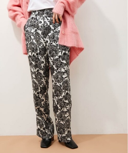 ADAM ET ROPE'(アダムエロペ)の「【JANE SMITH】RAYON SILK FLOWER PATTERN RELAX PANTS(パンツ・レディース・ブラック・36)」の1枚目の写真