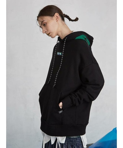 UN3D.（アンスリード）の「UN3D. 5TH ANNIV. ロゴフーディ（パーカー