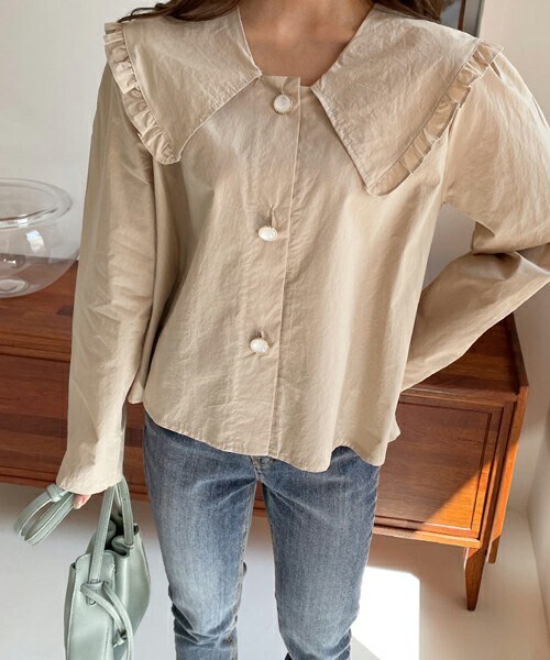 DHOLIC（ディーホリック）の「ビッグフリルカラーブラウス・全3色（シャツ/ブラウス・レディース・ホワイト/ベージュ/ブルー・ONESIZE）」の2枚目の写真