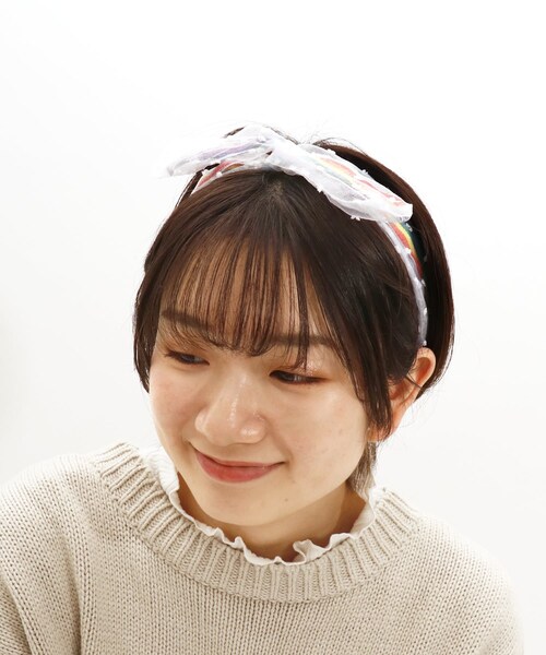 3coins（3coins）の「【ASOKO】レインボーワイヤーヘアバンド（ヘアバンド・レディース・ゴールド/ホワイト・0）」の2枚目の写真