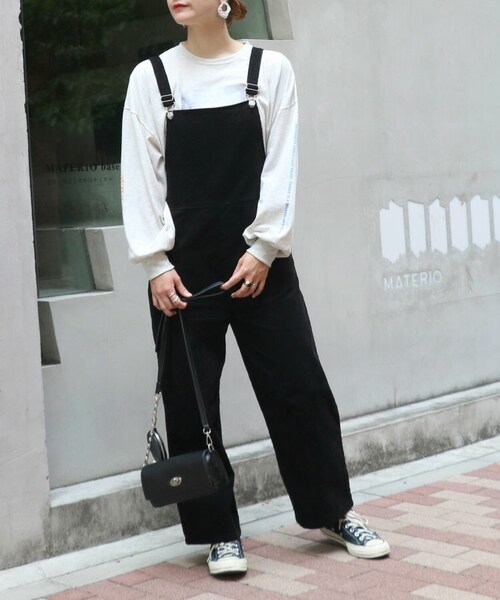 Sheson（シーズン）の「細コーデュロイオーバーオール（サロペット/オーバーオール・レディース・ブラウン/ブラック/グレー・F）」の2枚目の写真