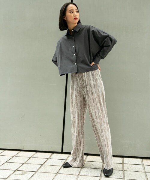 ALAND（エーランド）の「3.3Field Trip／LOOSE CROP シャツ（トップス・グレー()/アイボリー()・FREE）」の4枚目の写真