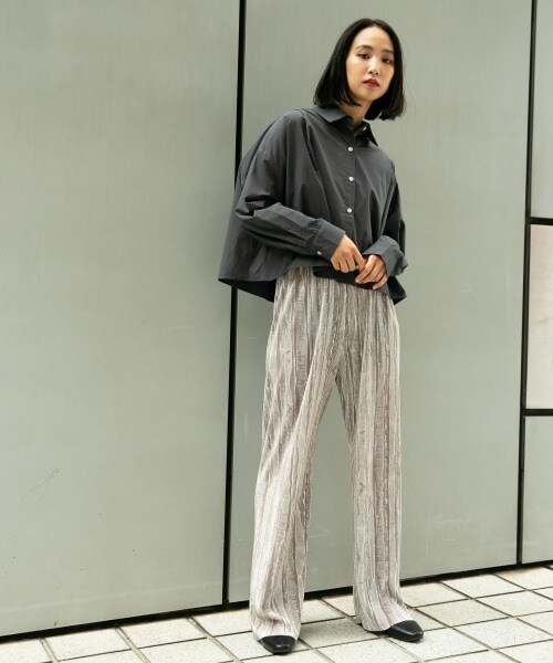 ALAND（エーランド）の「3.3Field Trip／LOOSE CROP シャツ（トップス・グレー()/アイボリー()・FREE）」の5枚目の写真