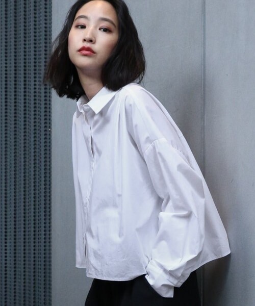 ALAND（エーランド）の「3.3Field Trip／LOOSE CROP シャツ（トップス・グレー()/アイボリー()・FREE）」の2枚目の写真