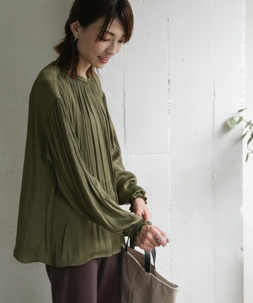 URBAN RESEARCH DOORS（アーバンリサーチドアーズ）の「2WAYギャザーブラウス（その他・レディース・GREGE/KHAKI/CHARCOAL・one）」の4枚目の写真