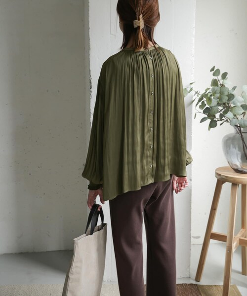 URBAN RESEARCH DOORS（アーバンリサーチドアーズ）の「2WAYギャザーブラウス（その他・レディース・GREGE/KHAKI/CHARCOAL・one）」の9枚目の写真