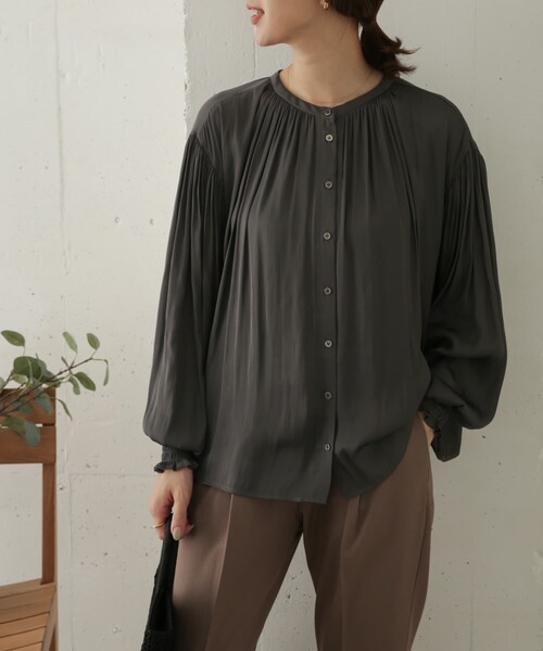 URBAN RESEARCH DOORS（アーバンリサーチドアーズ）の「2WAYギャザーブラウス（その他・レディース・GREGE/KHAKI/CHARCOAL・one）」の22枚目の写真